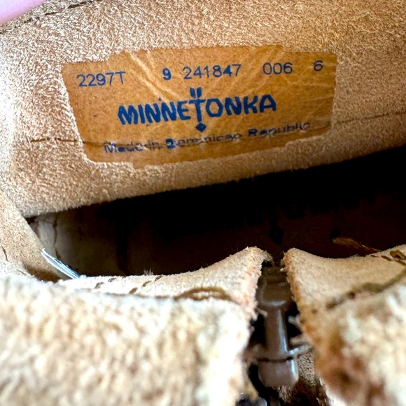 Minnetonka Toddler Girls Double Fringe Boot - Picture 2 of 3